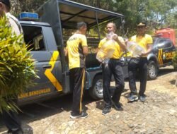 Polres Trenggalek Distribusikan Air Bersih ke Pelosok Desa Melalui Patroli Gentong dan Kendil