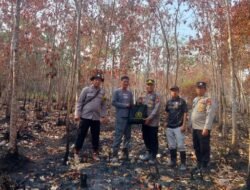 Cegah Karhutla, Polsek Gelumbang Edukasi Warga hingga Salurkan Bansos
