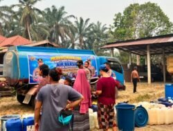 Dukung Ketahanan Sosial, Polda Sumsel Melalui Polsek Batanghari Leko Salurkan Air Bersih ke Dua Desa di Muba