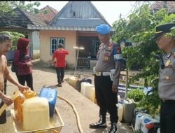 Polda Sumsel Hadir Bantu Kebutuhan Dasar Warga melalui Bakti Sosial Air Bersih