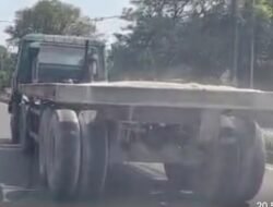 Pengawasan KSOP Kelas I Dipertanyakan, Terkait Adanya Truk Trailer Diduga Tak Layak Operasi Melintas di Palembang
