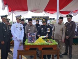 HUT ke-81 TNI, Polres Lampung Utara Berikan Kejutan Tumpeng ke Jajaran TNI