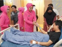 Hadir di Tengah Korban, Ketua Bhayangkari Sumsel Gaungkan Semangat Polisi Bersama Masyarakat