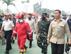 Dalam Rangka Kunker Ke Kota Palembang, Danrem 044/Gapo Dampingi Menkopolkam Tinjau Penanganan Karhutla