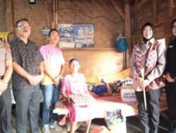 Jumat Berbagi, Kapolres Lampung Utara, Salurkan Sembako dan Uang Tunai kepada Warga Kurang Mampu