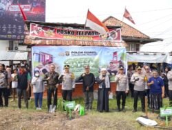 Kapolda Sumsel Dorong Kepedulian Lingkungan Lewat Penanaman Pohon dan Pengecekan Mushollah